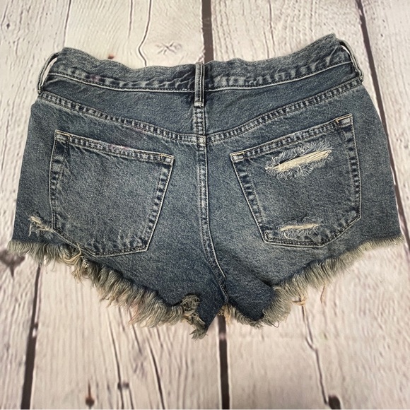 WE THE FREE destructed short blue denim shorts, size 26 - Picture 7 of 12